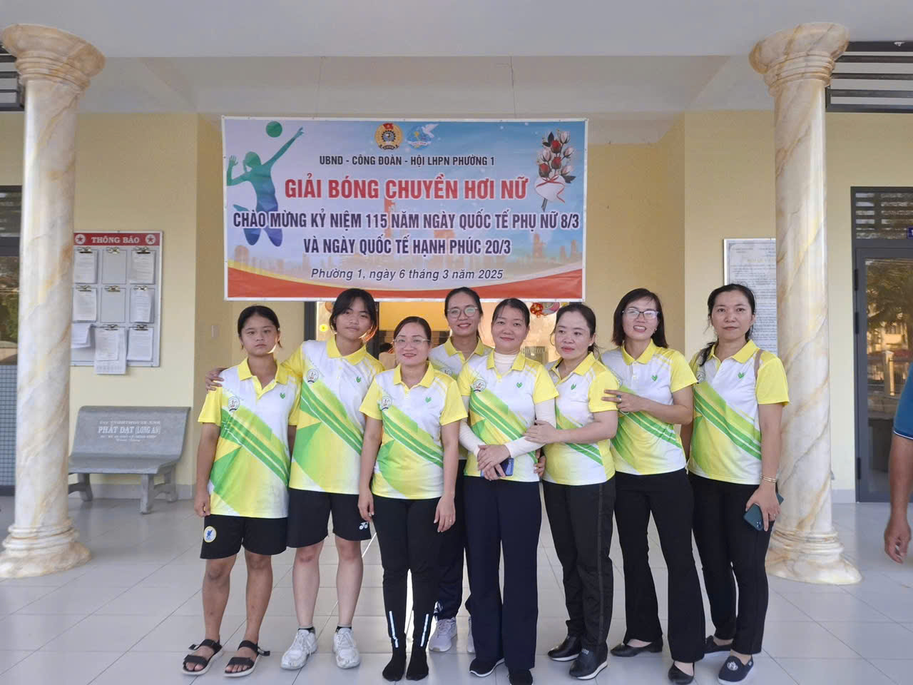 Tham gia Bóng chuyền hơi, Văn nghệ  kỉ niệm ngày 08/03 và ngày Quốc tế Hạnh phúc 20/3